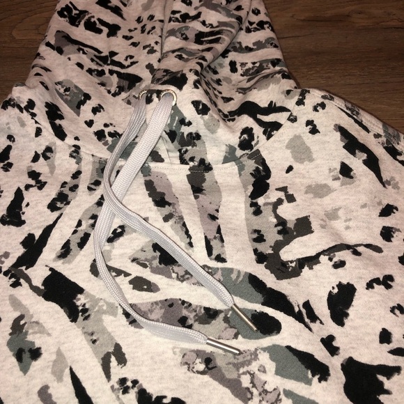 2/$30 Calvin Klein Performance Animal Print Black White Grey Hoodie Pullover M - Picture 4 of 6